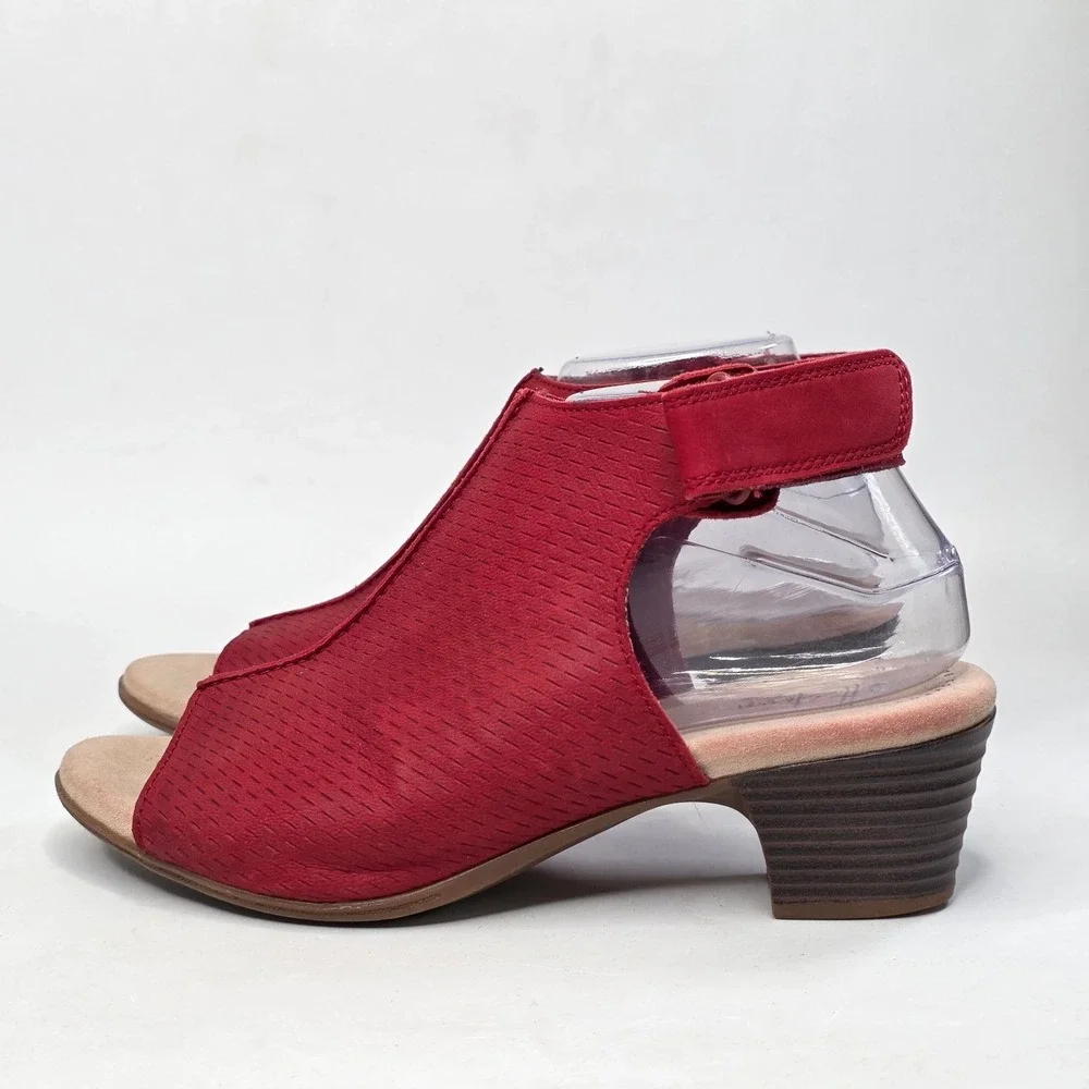 Clarks Valerie James Sandals Womens 8.5 W Red Perforated Leather Slingback Heels
